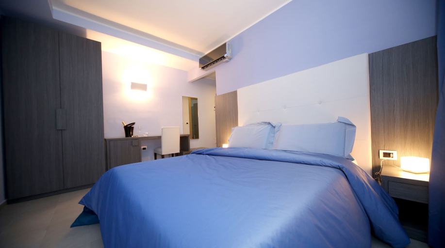 Bedroom 2, Victoria Hotel, Napoli