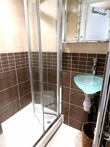 Bathroom 4, 22 43 Clanricarde Gardens Studio, London