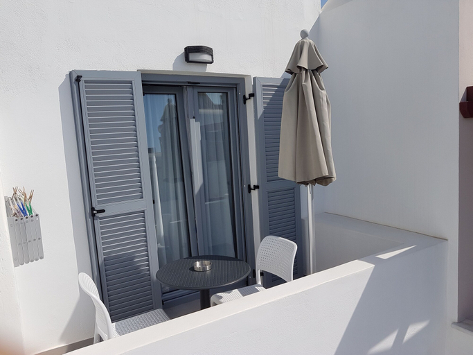 Bathroom 5, Margaret of Naxos, South Aegean