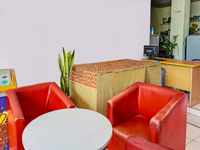 Food & Drinks, Oyo 91796 Guest House Ghalta Syariah, Karawang