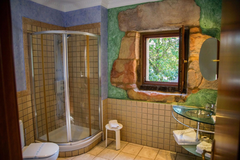 Bathroom 3, Hotel Restaurante Usategieta, Guipúzcoa
