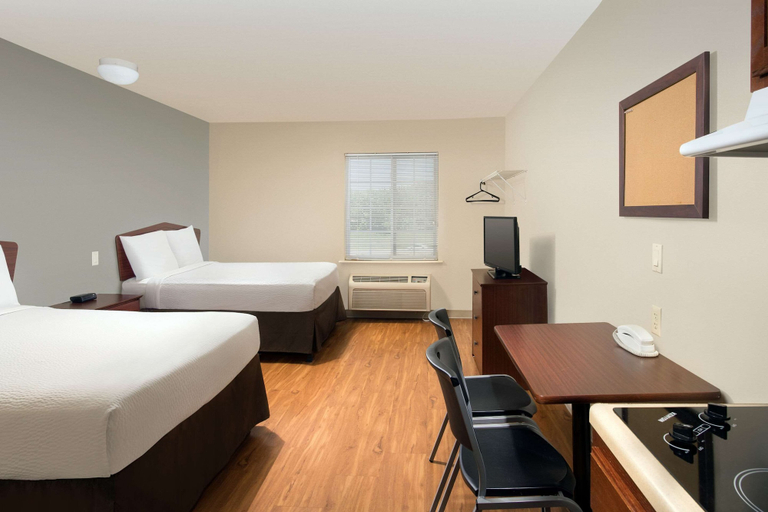 Bedroom 3, WoodSpring Suites Topeka, Shawnee