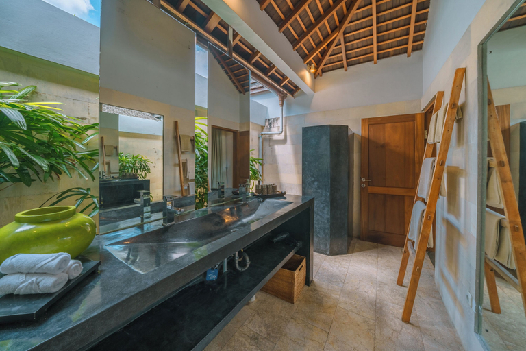 Bathroom 3, Villa Teman-Luxury 4BR Villa in Seminyak, Badung