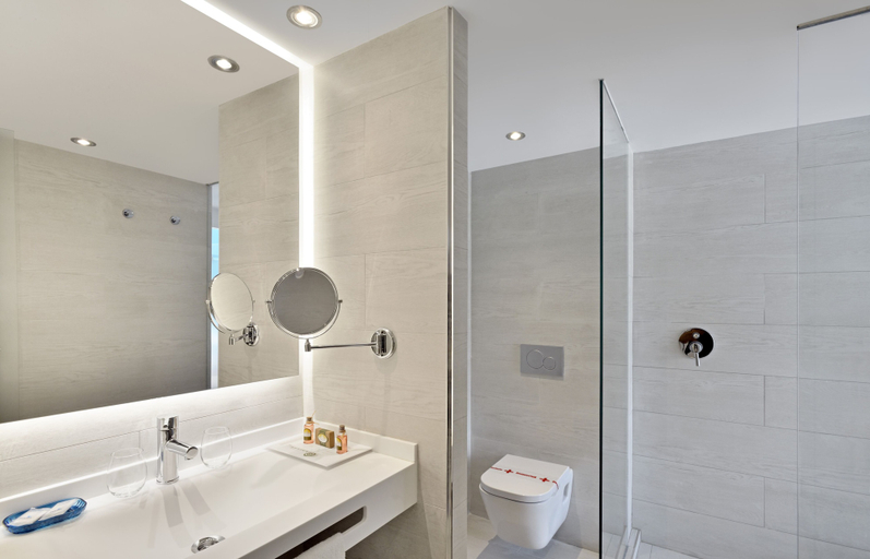 Bathroom 5, Aparthotel Isla de Cabrera, Baleares