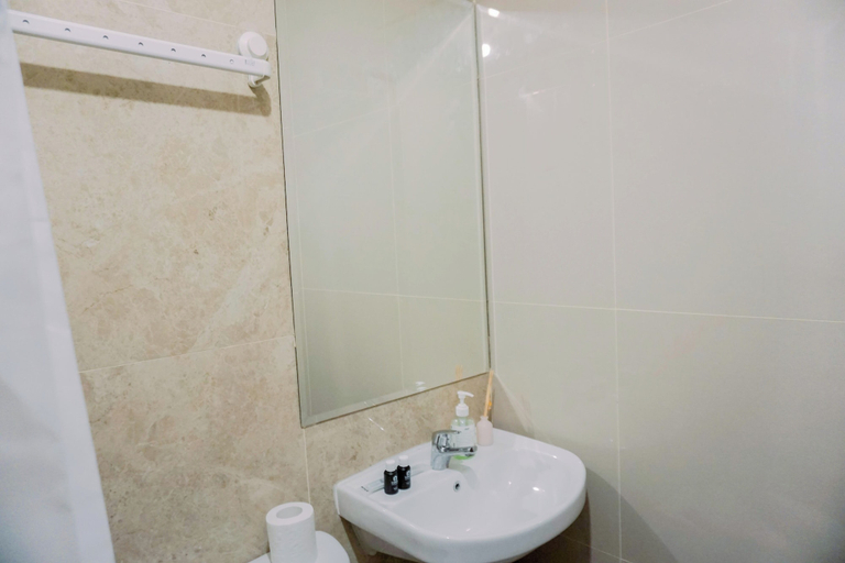 Bathroom 4, Stunning Studio Transpark Bintaro Apartment, South Tangerang