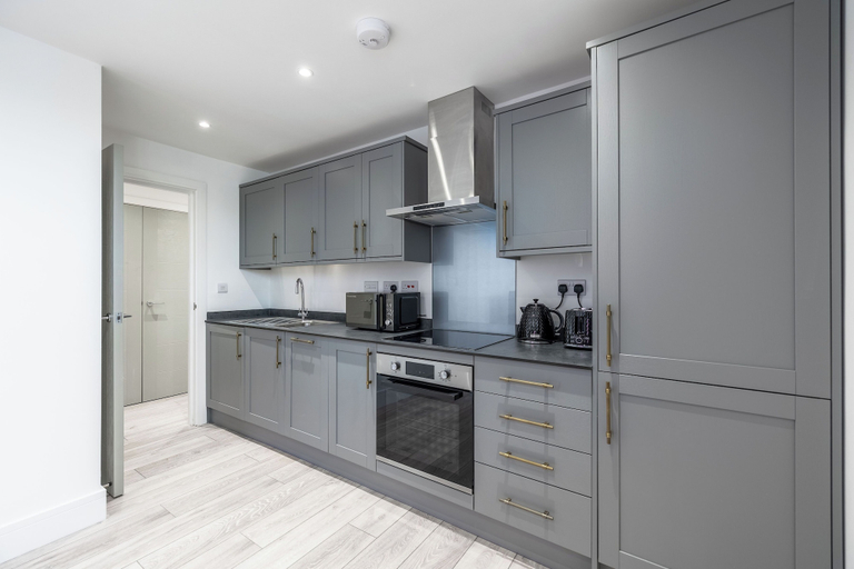 Others 5, Beautiful 2Bedroom House in Central Town, Surrey