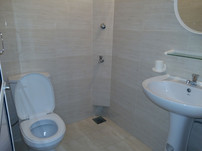 Bathroom 3, Southern Comforts - Galle Fort, Galle Four Gravets