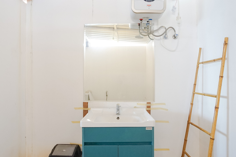 Bathroom 4, Margarita Apartment & Co-Working Canggu, Badung