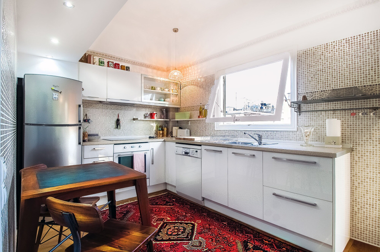 Others 4, Hidden Gem 2 Bedroom near City Center, Attica