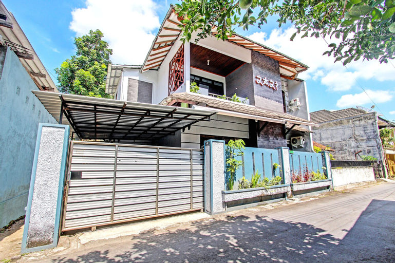 Exterior & Views 1, SPOT ON 92575 Zazi Homestay, Sleman