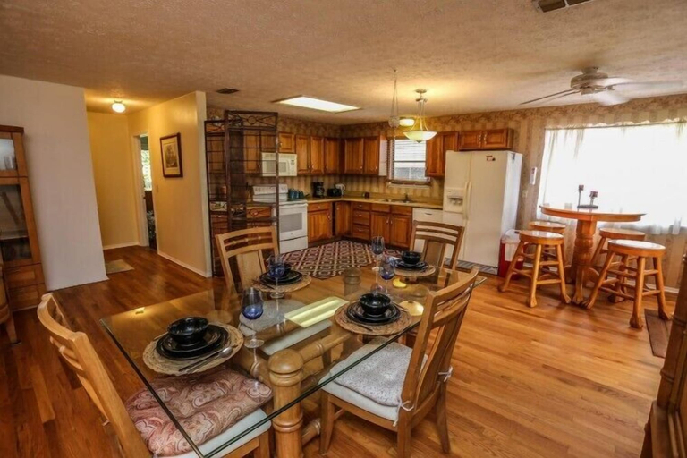 Others 4, 191 Anchorage Villa D, Lee