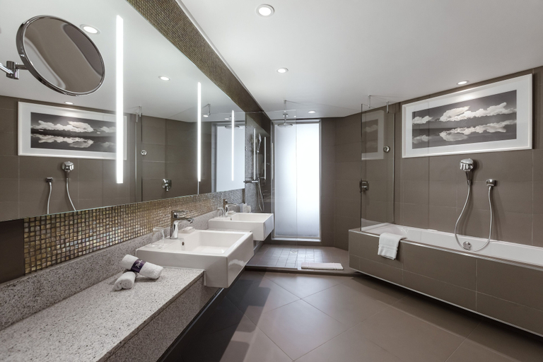 Bathroom 4, Radisson Blu Okoume Palace Hotel, Libreville, Komo-Mondah