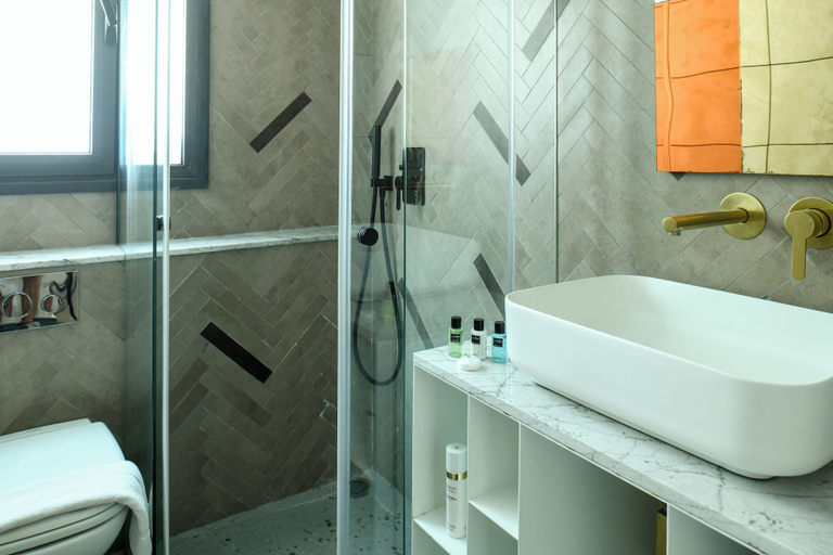 Bathroom, Turquoise 1BR Dizengoff Apt by SeaNRent