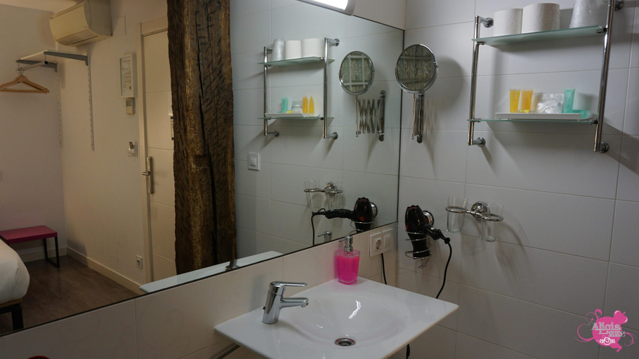 Bathroom 5, AliciaZzz Bilbao by Gaiarooms, Vizcaya