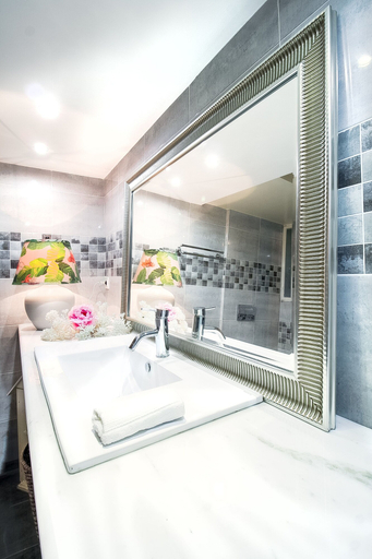 Bathroom 2, Hidden Gem 2 Bedroom near City Center, Attica