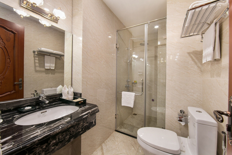 Bathroom 5, Royal St Hanoi Hotel, Cầu Giấy