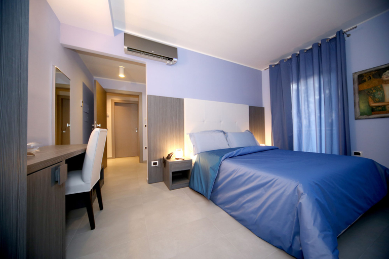 Bedroom 4, Victoria Hotel, Napoli