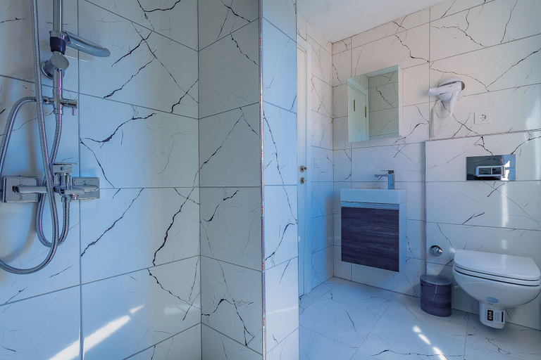 Bathroom 5, Taksim Bi Center, Beyoğlu
