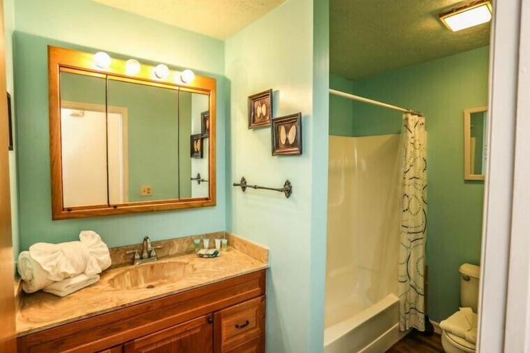 Bathroom, 191 Anchorage Villa D, Lee