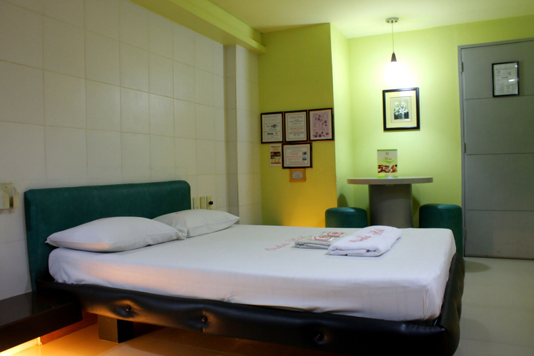 Bedroom 2, Orchids Drive Inn Hotel and Restaurant, Pasig City