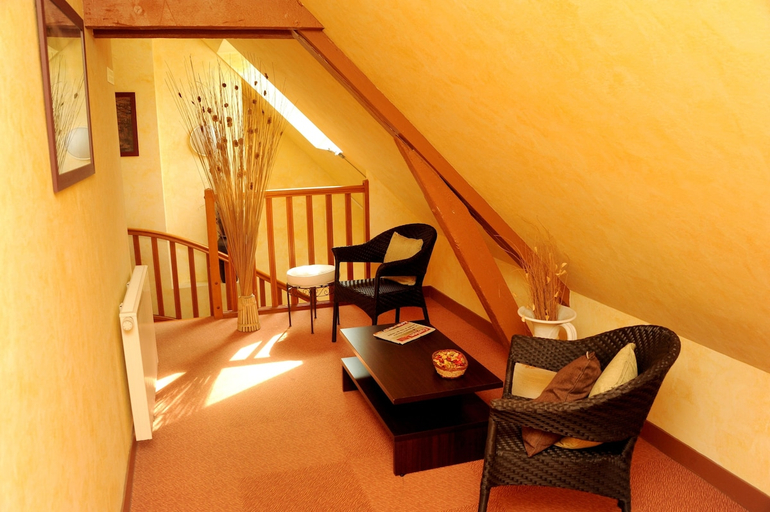Bedroom 5, Logis Hotel Les Terrasses, Aisne
