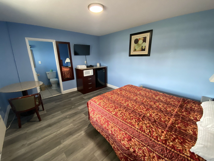 Bedroom 4, Red Carpet Inn and Suites, Burlington
