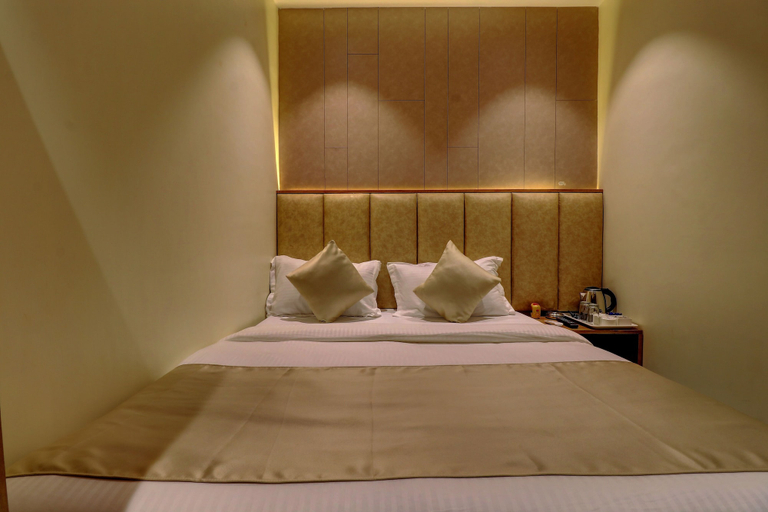 Bedroom 4, Hotel Amber Suite, Mumbai Suburban