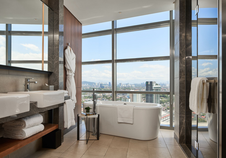 Bathroom 5, Le Meridien Petaling Jaya, Petaling Jaya