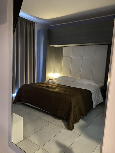 Bedroom 3, Victoria Hotel, Napoli