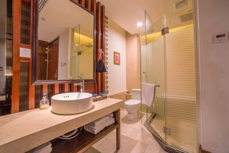 Bathroom 3, Li Jiang Tang Feng Yard No.1, Lijiang