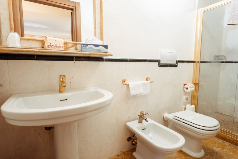 Bathroom 4, Palazzo Alexander Hotel, Lucca