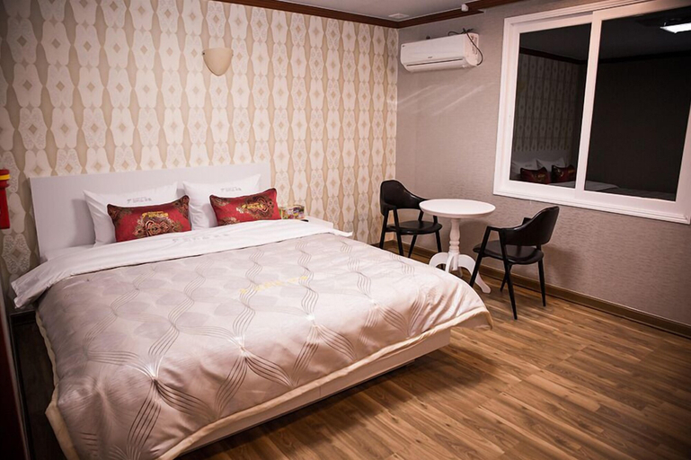Bedroom 3, Picasso Motel, Haeundae