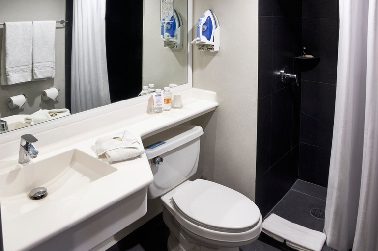 Bathroom 4, City Express By Marriott Leon, León