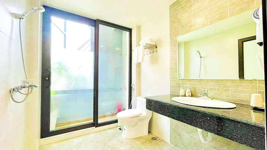 Bathroom 4, BAI CHAY PANDA HOTEL, Hạ Long