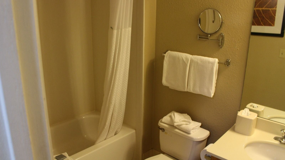 Bathroom 5, Hawthorn Extended Stay by Wyndham Wichita, Sedgwick