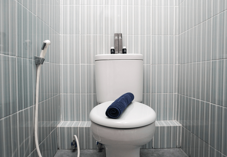Bathroom 4, Modern Studio Apartment at Cinere Resort By Travelio, Depok