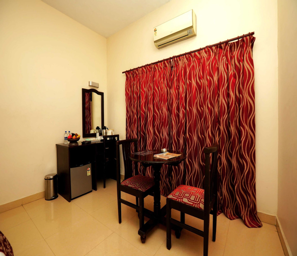 Others 4, Hilarity Inn, Kancheepuram