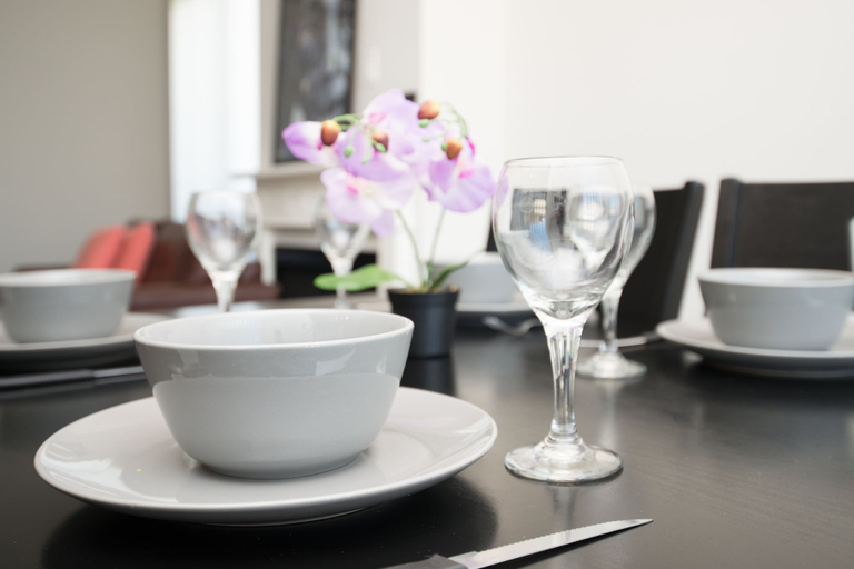 Food & Drinks, Wellworth Apartments, Los Angeles