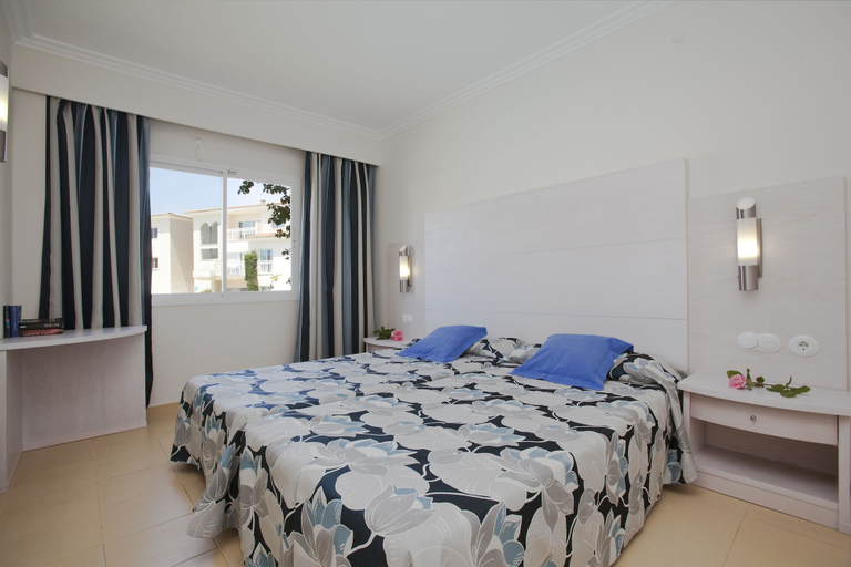 Bedroom 3, Aparthotel Isla de Cabrera, Baleares