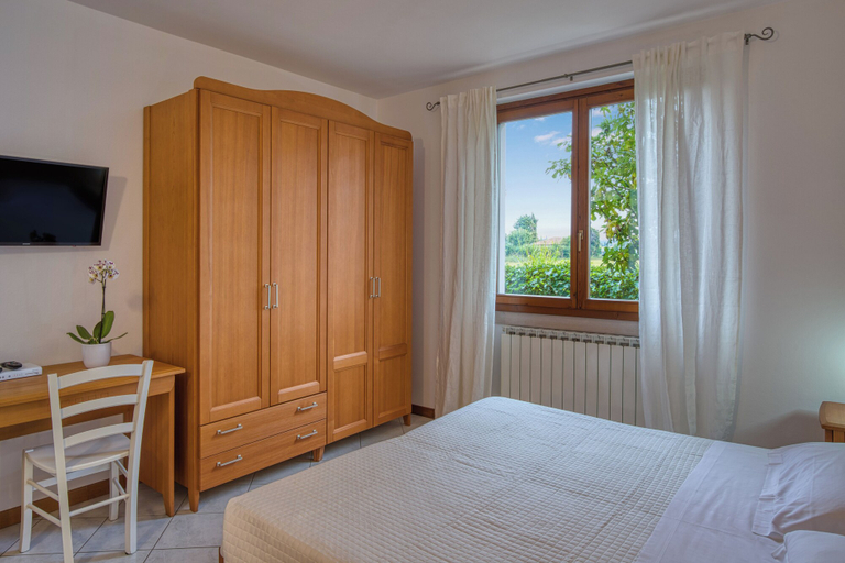 Bedroom 4, HOTEL   VILLA CAMPO ROSSO, Verona