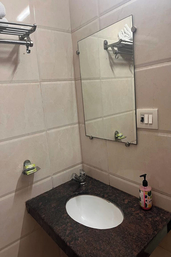 Bathroom 4, Hotel Royal Park Residency, Thane