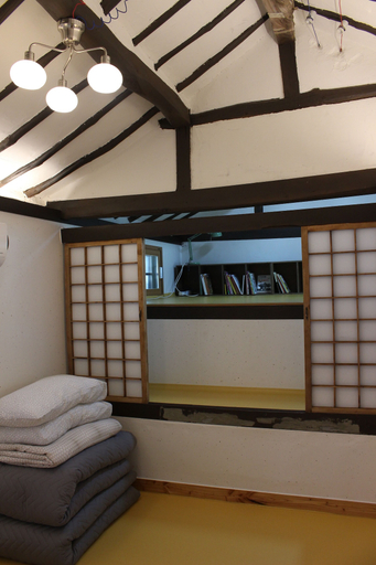 Bedroom 2, BongHwangJae Hanok, Gongju