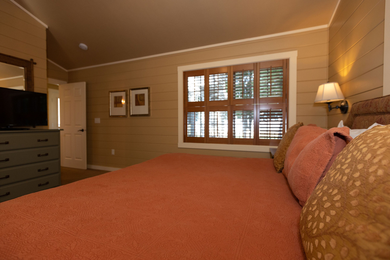 Bedroom 4, Gordon Lodge, Lake Michigan