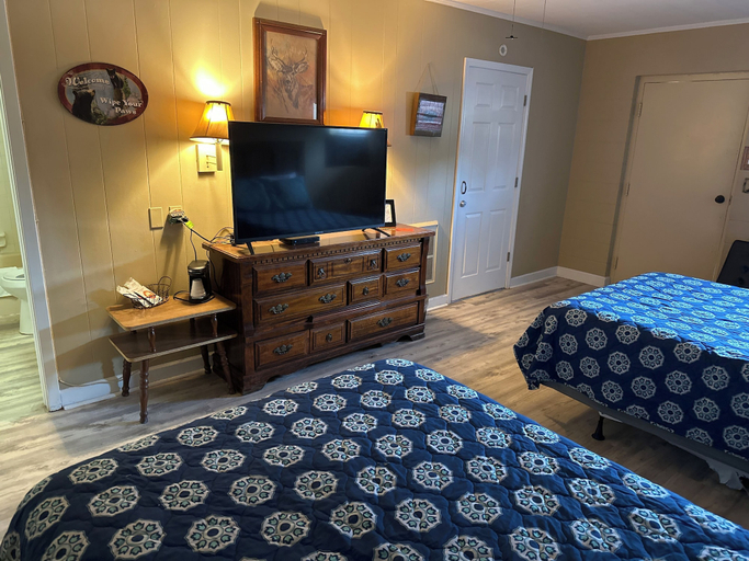 Bedroom 2, Sportsman's Lodge, Cleburne