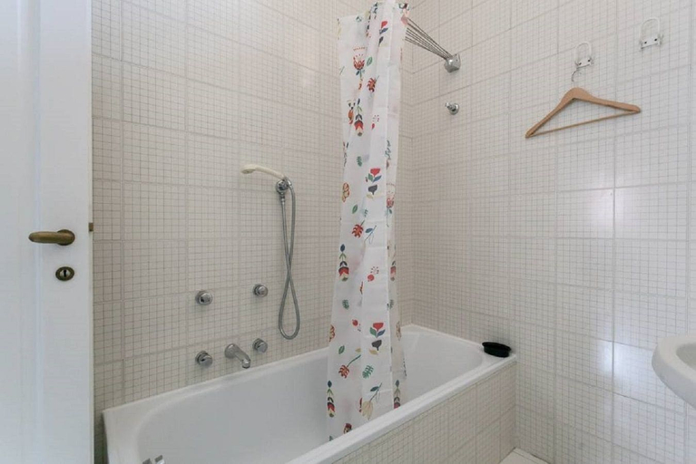 Bathroom amenities, Amedei Apartment int. 11, Milano