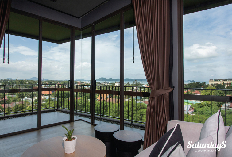 Exterior & Views 13