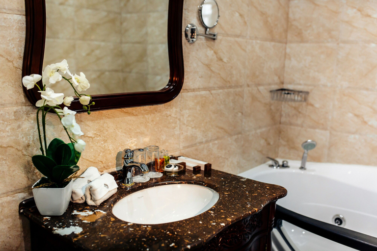 Bathroom 5, Plaza Hotel Bishkek, Bishkek