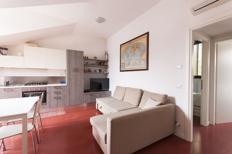 Living area 3, Intimate Attic Flat near Politecnico University, Milano