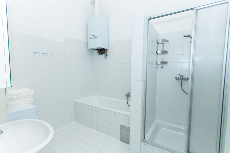 Bathroom 3, Vienna Hotspot - Staatsoper, Wien