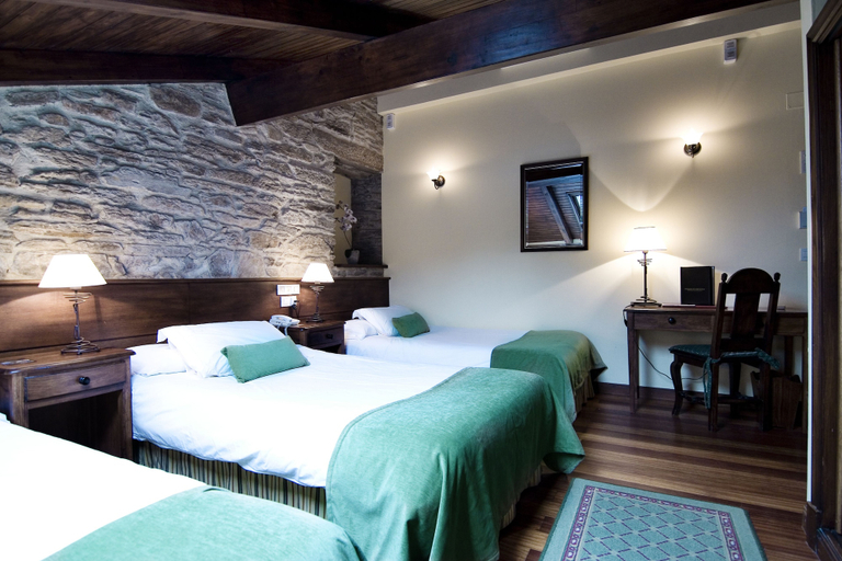 Bedroom 2, Hostal San Clemente by Pousadas de Compostela, A Coruña